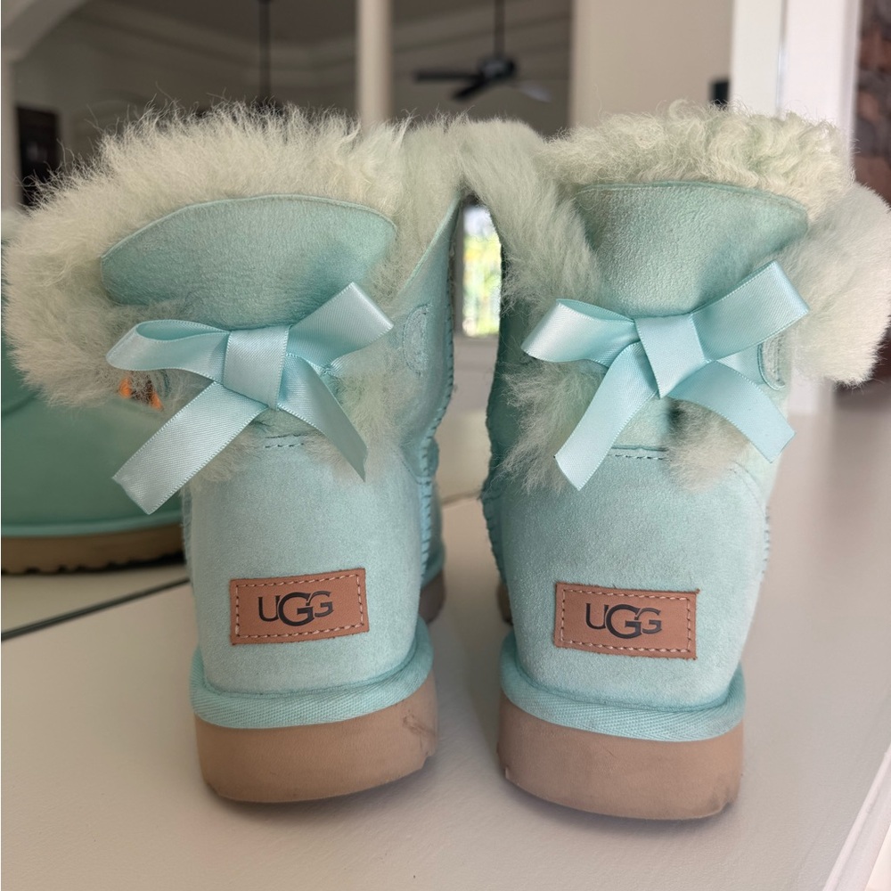 UGG Mini Bailey Bow II women’s 9